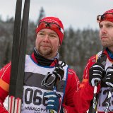 Bild på två män som åkt skidor