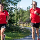 Annie Thorén och Johan Olsson löptränar