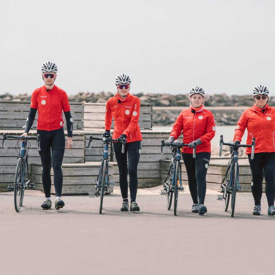 Deltagarna i Min Klassiker 2020 med cykelutrustning och cyklar