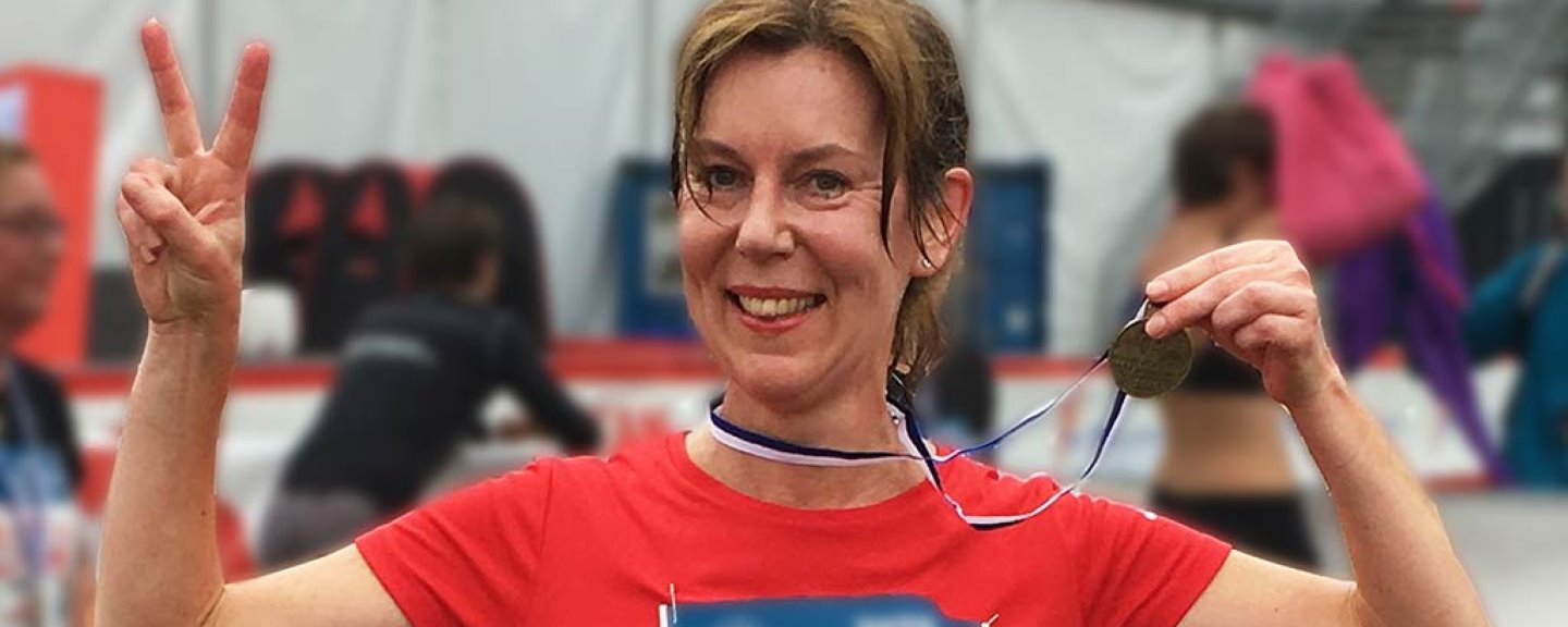 Pia Gabrielsson med medalj från sitt klassikerlopp