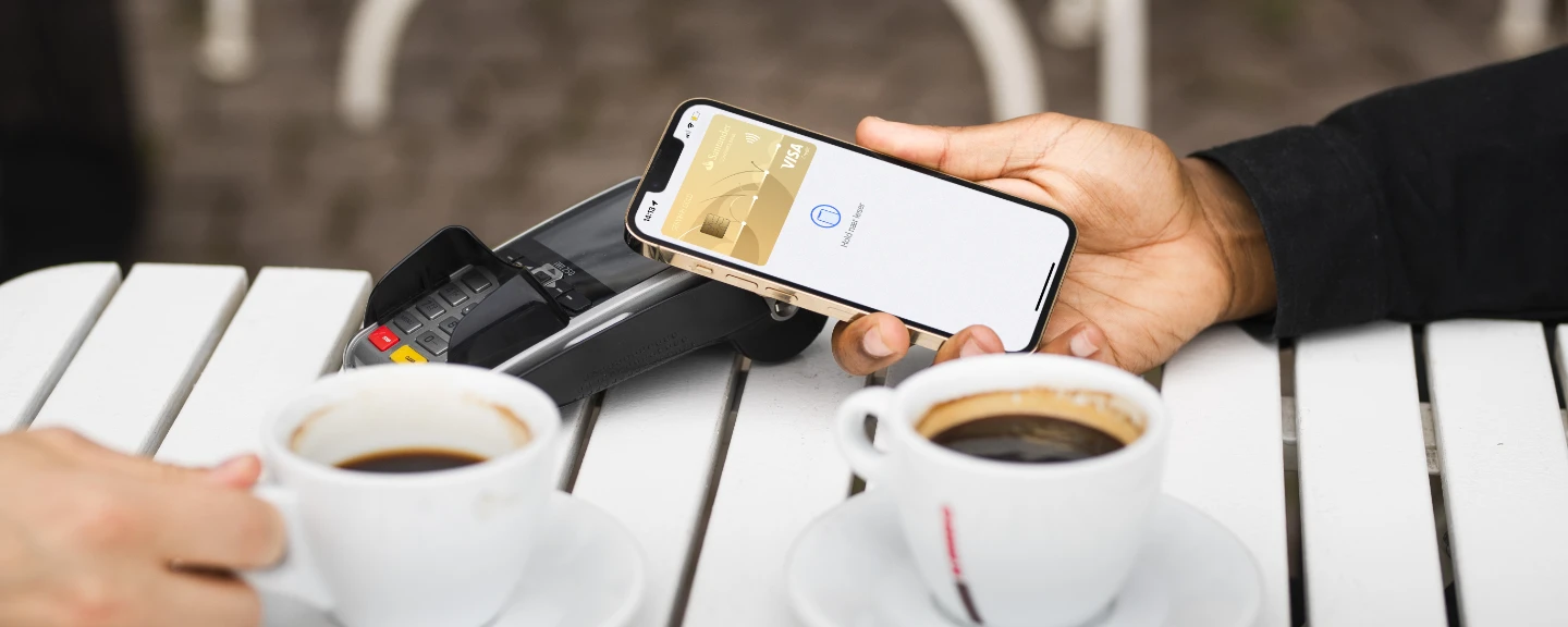 Apple Pay payment at a café